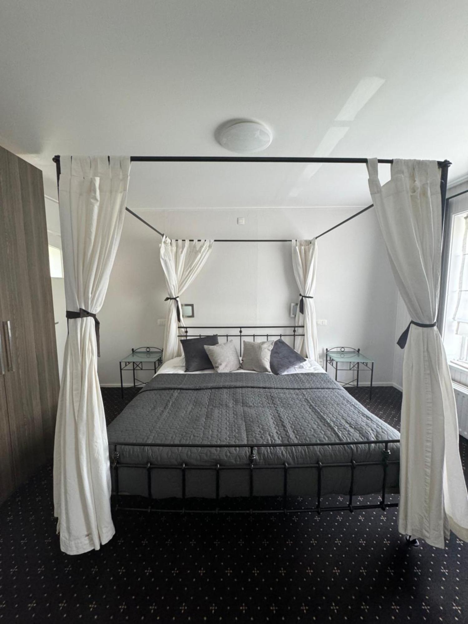 Ouwe Schuure Bed & Breakfast Sluis Exterior photo